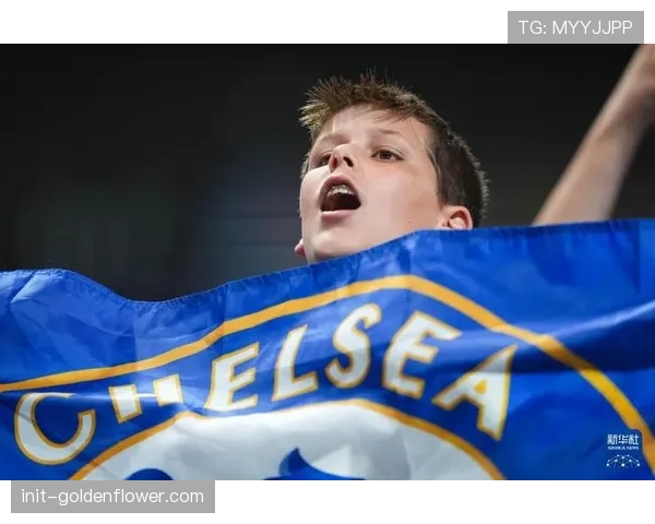 梅斯球员进球后展示T恤声援患病小球迷，裁判未出示黄牌